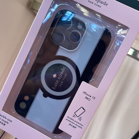 Kate Spade New York
Logo iPhone 13
iPhone 13 Pro
iPhone 13 Pro - Picture 14 of 16